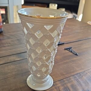 Lenox Cream Lattice Bud Vase with Gold Trim